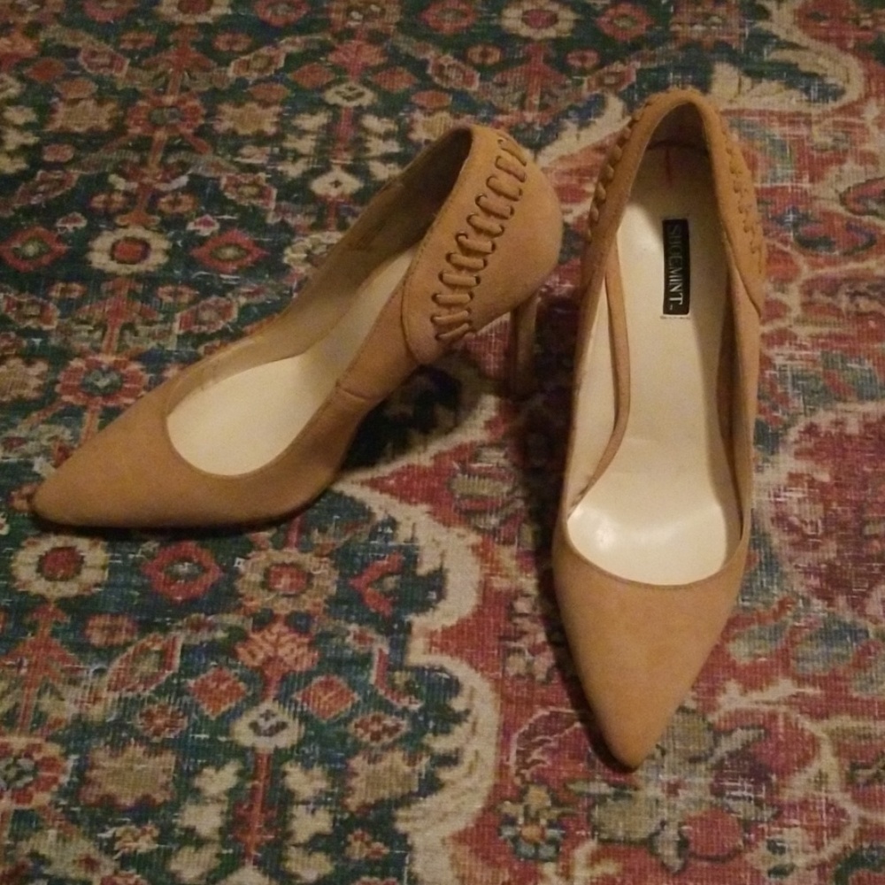 (Price drop) Shoemint pumps